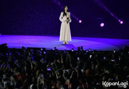 Foto Isyana Sarasvati