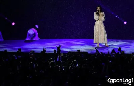 Foto Isyana Sarasvati