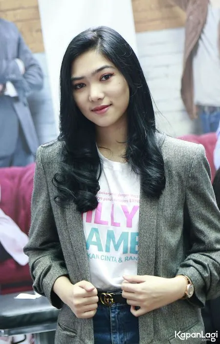 Foto Isyana Sarasvati