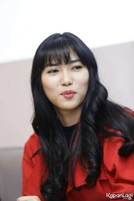 Foto Isyana Sarasvati