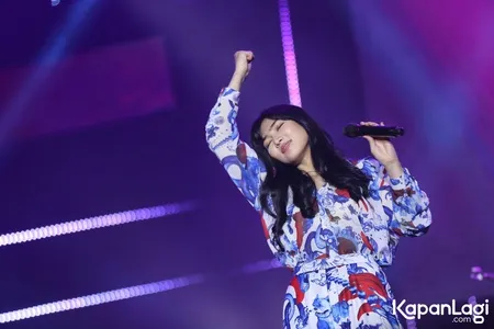 Foto Isyana Sarasvati