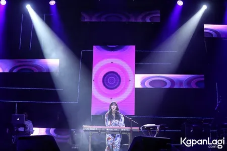 Foto Isyana Sarasvati