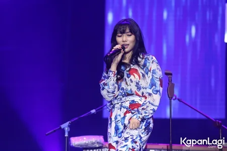 Foto Isyana Sarasvati