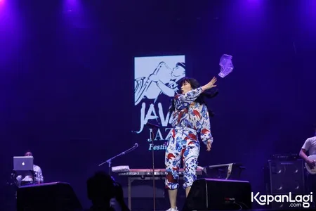 Foto Isyana Sarasvati