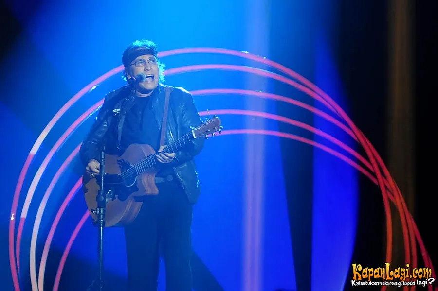 Iwan Fals Menunggu Presiden Gaul