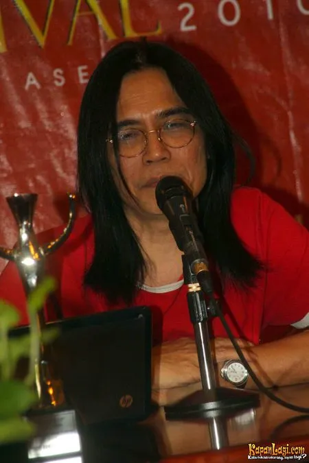 Foto James F Sundah