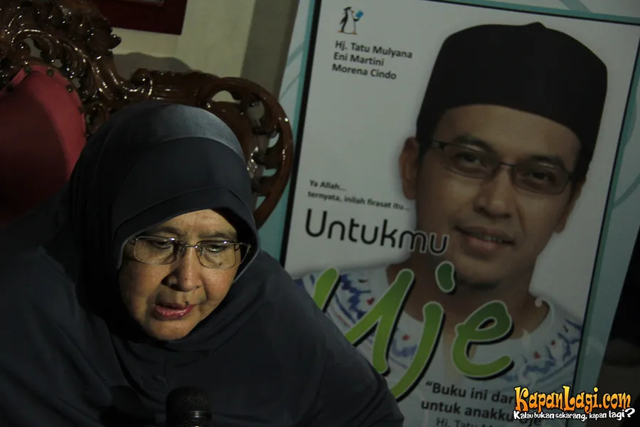 Umi Tatu, Ibu dari Ustaz Jeffry Al Buchori Foto: KapanLagi.com