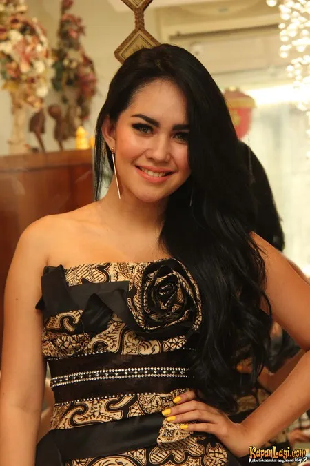 Foto Kartika Putri