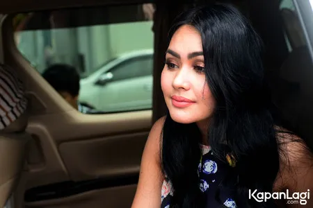 Foto Kartika Putri