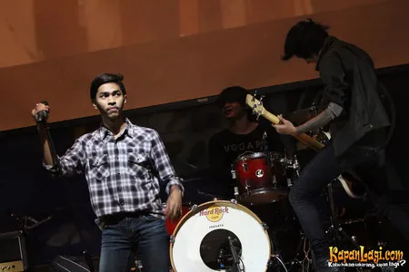 Foto Killing Me Inside