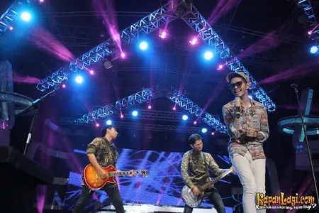 Foto Killing Me Inside