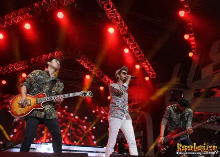 Foto Killing Me Inside