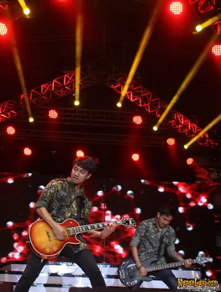 Foto Killing Me Inside