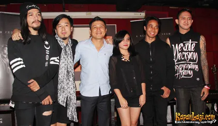 Foto Killing Me Inside