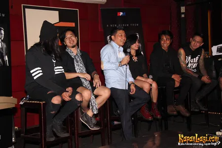 Foto Killing Me Inside