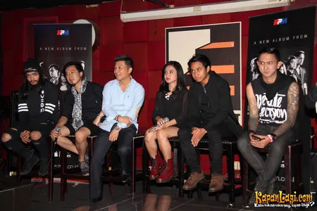 Foto Killing Me Inside