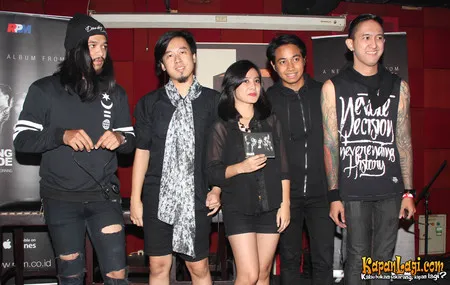 Foto Killing Me Inside