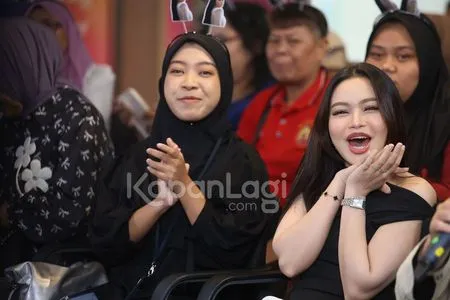 Foto Lady Rara Dan Fans