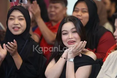 Foto Lady Rara Dan Fans