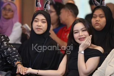 Foto Lady Rara Dan Fans