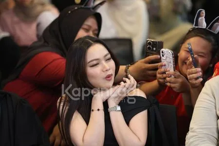 Foto Lady Rara Dan Fans