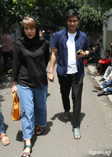 Foto Lale Maliq De Essential