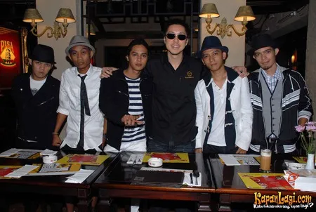 Foto Lantern Band