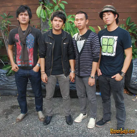 Foto Liontin