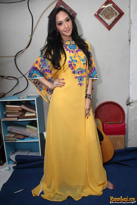 Foto Lita Kuning