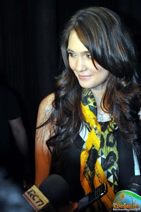 Foto Luna Maya. Nomor Foto: 1014