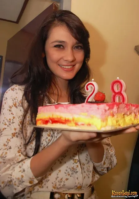 Foto Luna Maya. Nomor Foto: 1698