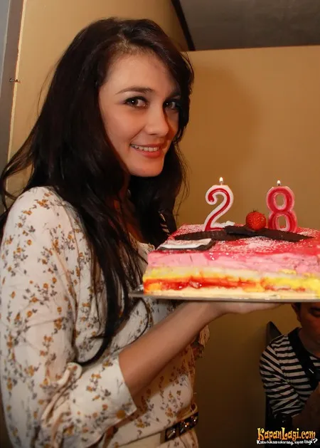 Foto Luna Maya. Nomor Foto: 1700