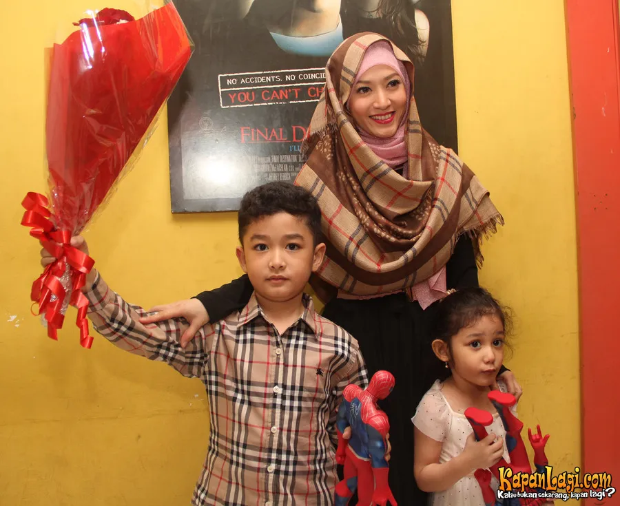 Lyra Virna dan kedua anaknya ©KapanLagi.com®