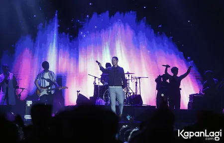 Foto Maliq D Essentials