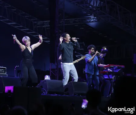 Foto Maliq D Essentials