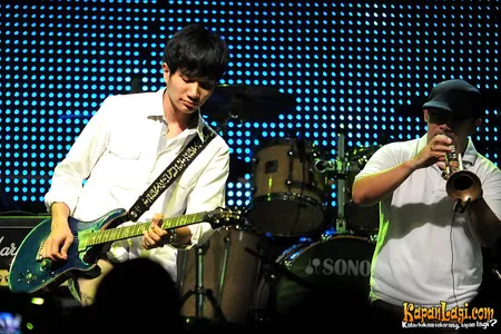 Foto Maliq and D Essentials