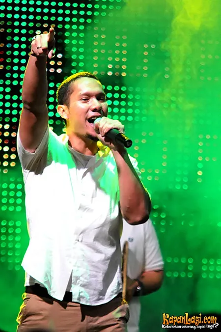 Foto Maliq and D Essentials