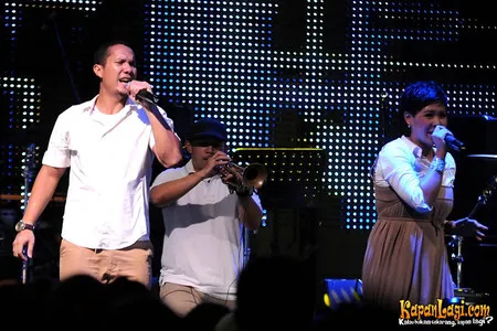 Foto Maliq and D Essentials