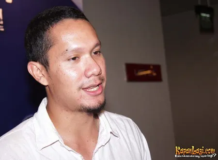 Foto Maliq and D Essentials