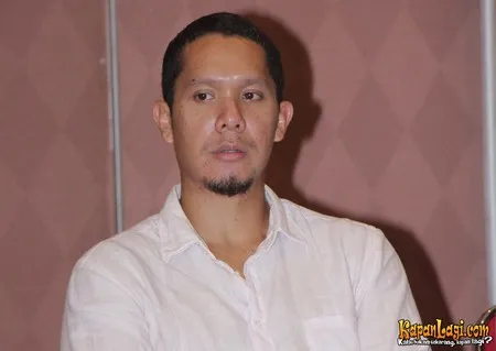 Foto Maliq and D Essentials