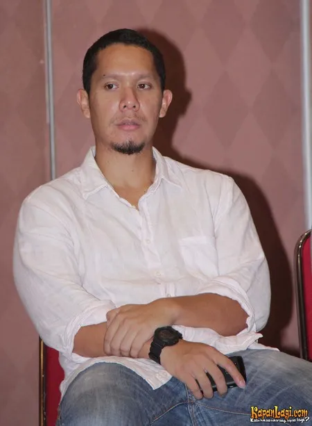 Foto Maliq and D Essentials