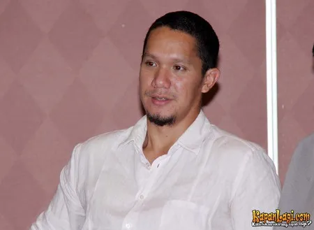 Foto Maliq and D Essentials