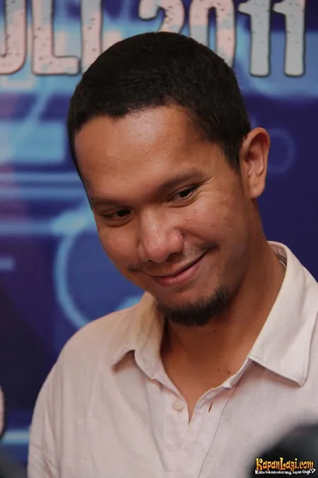 Foto Maliq and D Essentials