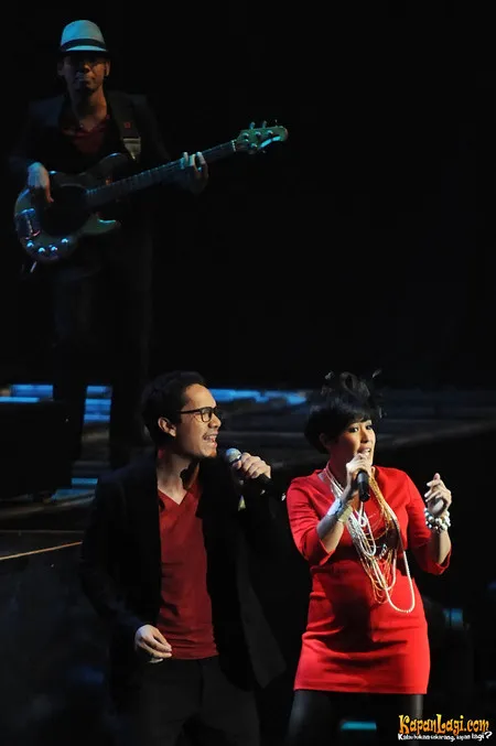 Foto Maliq and D Essentials