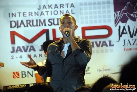 Foto Maliq and D Essentials