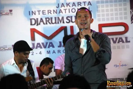 Foto Maliq and D Essentials