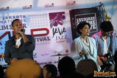 Foto Maliq and D Essentials