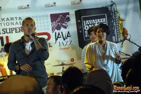 Foto Maliq and D Essentials