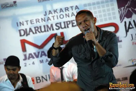 Foto Maliq and D Essentials