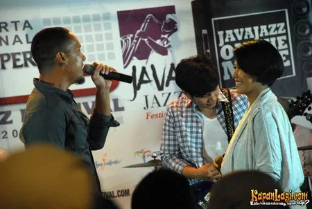 Foto Maliq and D Essentials